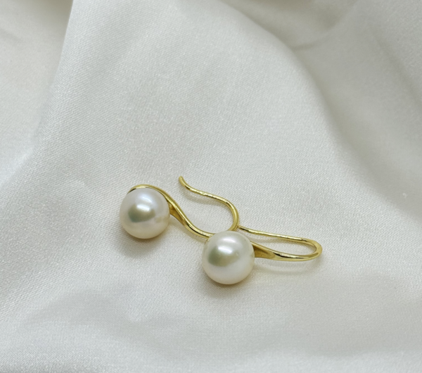 Raffie & Julia "Pearl Hook Earrings" Natrual 3/8"(8-9mm) Pearl in Gold Plated Sterling Silver