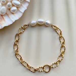 Raffie&Julia Lustre Link Pearl Bracelet - 18K Gold Plated Adjustable Chain with Freshwater Pearls, Tarnish-Resistant Gold-Tone Stainless Steel, Luxury Jewelry Gift for Women, Bridesmaid, or Wedding Accessories