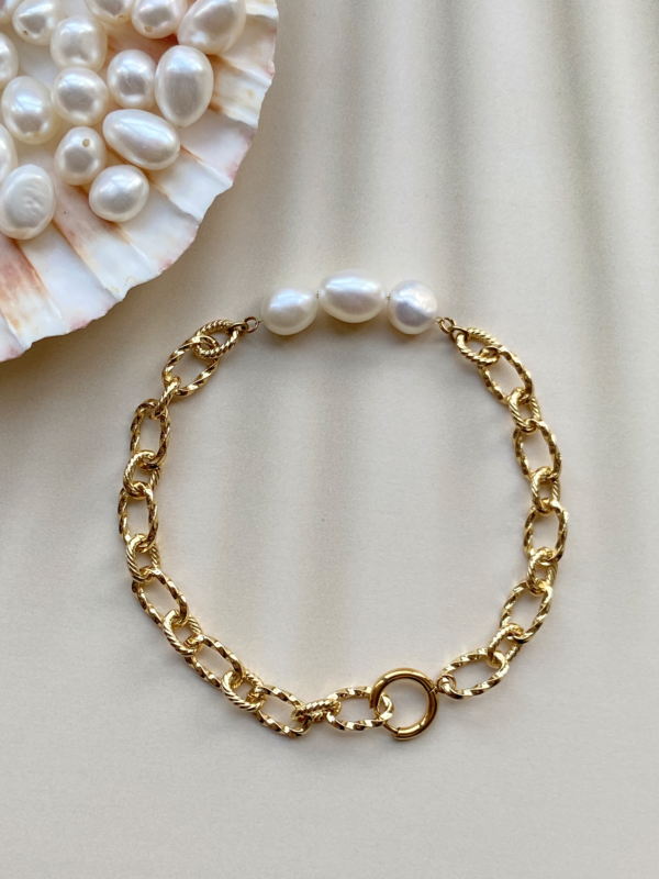 Raffie&Julia Lustre Link Pearl Bracelet - 18K Gold Plated Adjustable Chain with Freshwater Pearls, Tarnish-Resistant Gold-Tone Stainless Steel, Luxury Jewelry Gift for Women, Bridesmaid, or Wedding Accessories