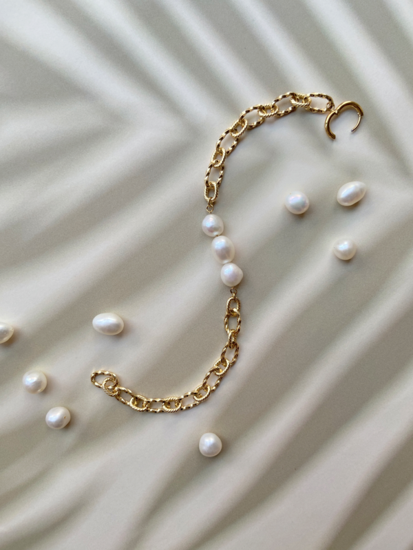 Raffie&Julia Lustre Link Pearl Bracelet - 18K Gold Plated Adjustable Chain with Freshwater Pearls, Tarnish-Resistant Gold-Tone Stainless Steel, Luxury Jewelry Gift for Women, Bridesmaid, or Wedding Accessories