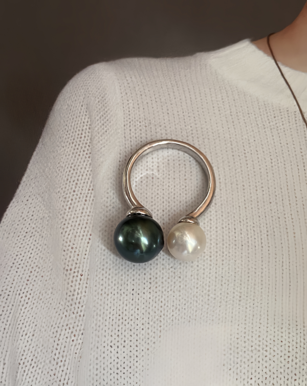 Raffie & Julia Twilight Pearl Ring, Adjustable Black Seawater Pearl Ring with Grey or White Real Pearls, Rhodium-Plated solid 925 Sterling Silver, Unique Two-Pearl Statement Ring, Minimalist Fine Jewelry Gift for Women