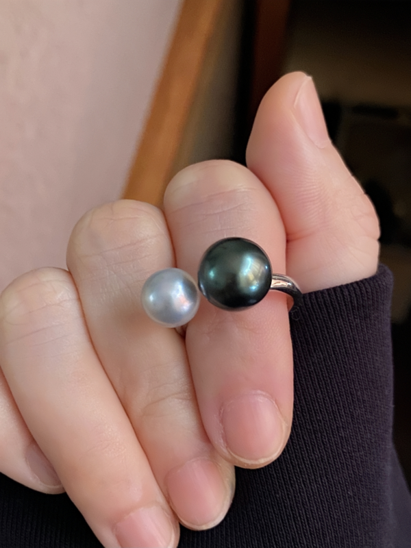 Raffie & Julia Twilight Pearl Ring, Adjustable Black Seawater Pearl Ring with Grey or White Real Pearls, Rhodium-Plated solid 925 Sterling Silver, Unique Two-Pearl Statement Ring, Minimalist Fine Jewelry Gift for Women