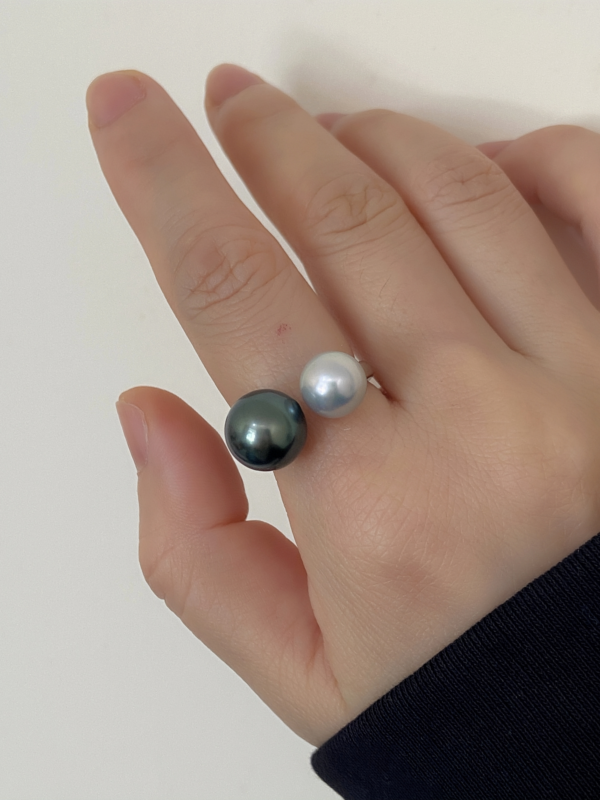 Raffie & Julia Twilight Pearl Ring, Adjustable Black Seawater Pearl Ring with Grey or White Real Pearls, Rhodium-Plated solid 925 Sterling Silver, Unique Two-Pearl Statement Ring, Minimalist Fine Jewelry Gift for Women